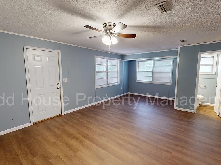 703 Simmons St — Photo 17