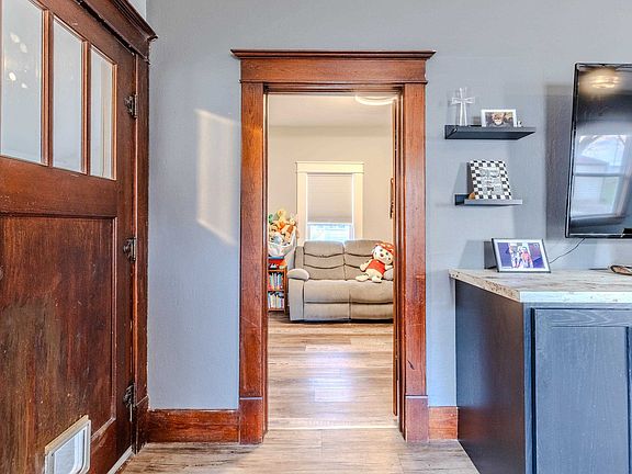 5th image of 305 Avenue D E