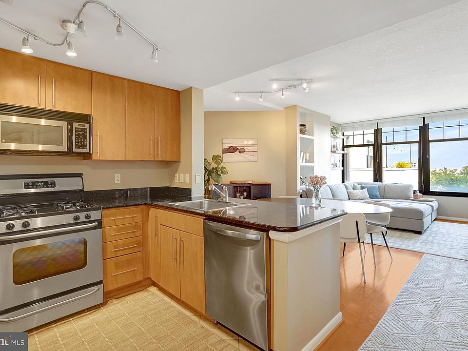 1st image of 1021 Garfield St #914