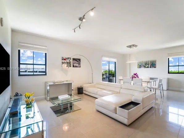 8395 SW 73rd Ave APT 412, Miami, FL 33143
