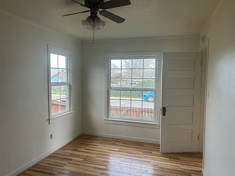 601 Siskiyou St — Photo 2
