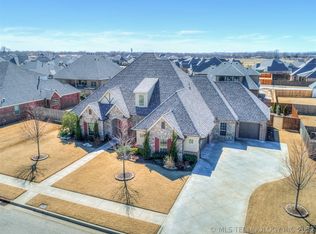 110 W 128th St, Jenks, OK 74037