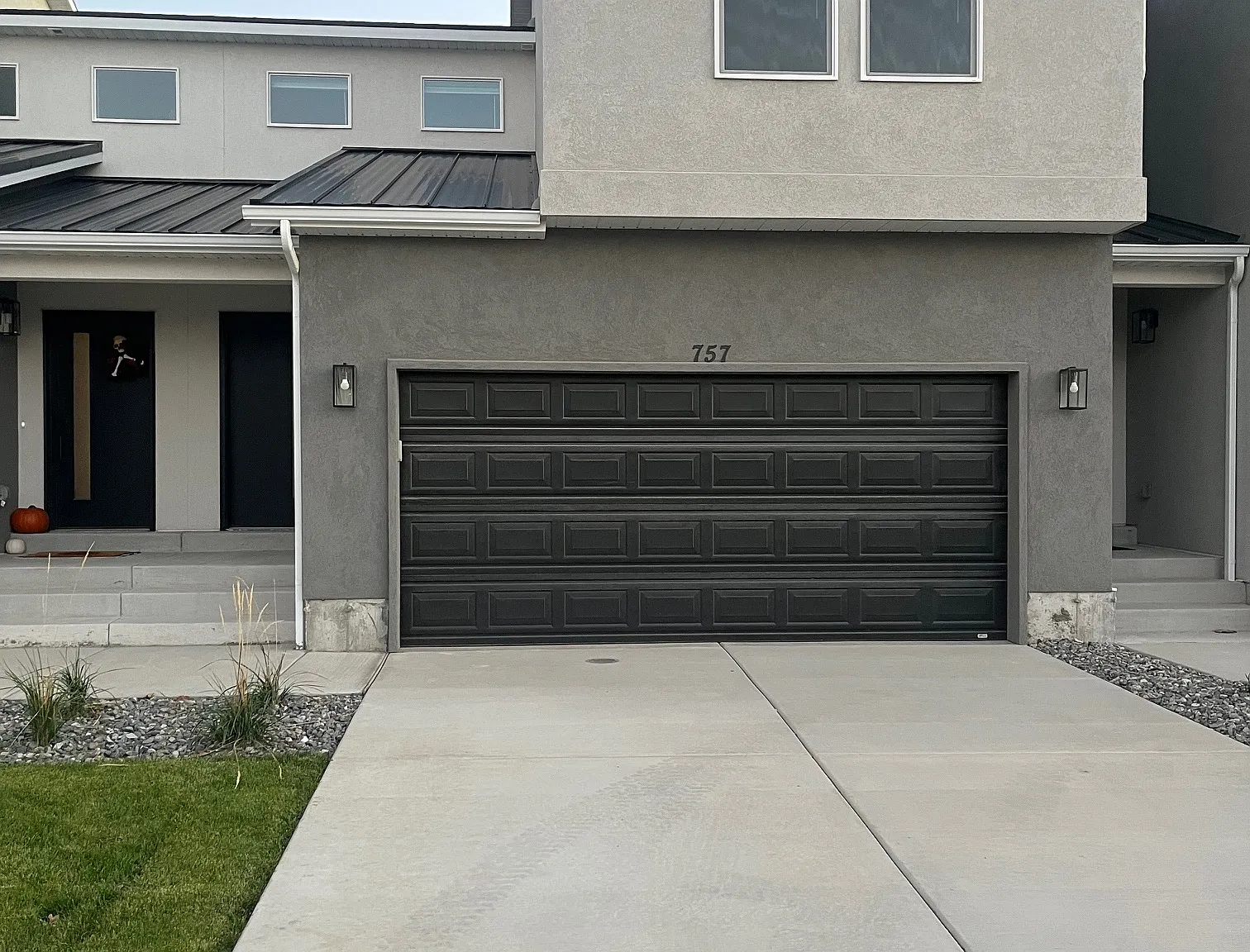 3 bed, 2.5 bath, 2227 sqft, $1,795 — Photo 1