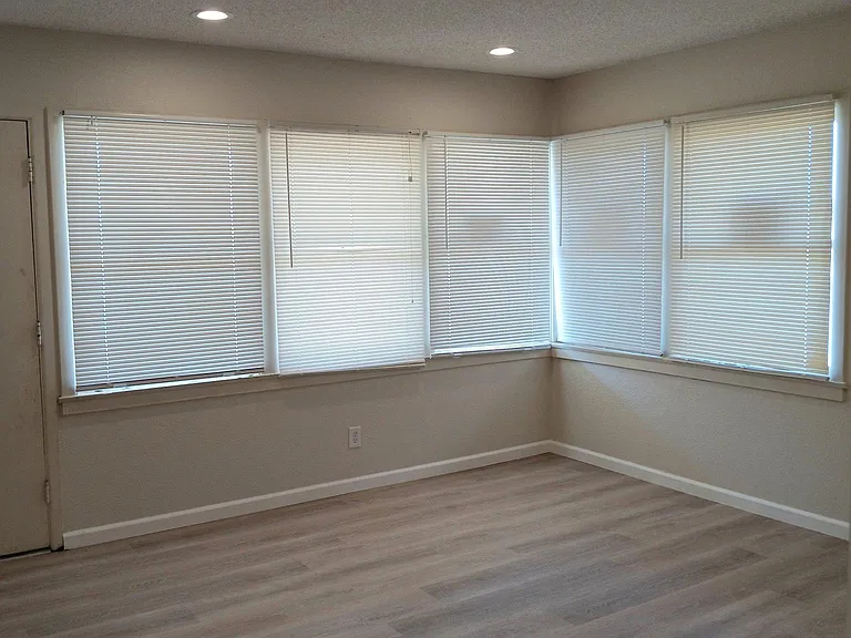 405 S Richmond Rd — Photo 2