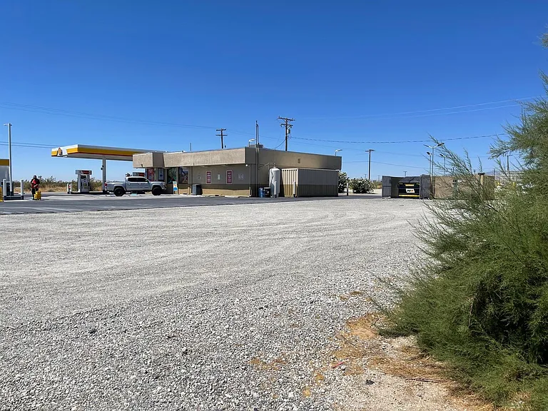 601 1/2 California City Blvd — Photo 4