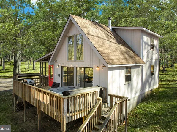 126 Flagstone Ln, Berkeley Springs, WV 25411