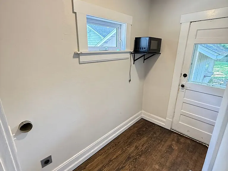 1038 S Fremont Ave — Photo 25