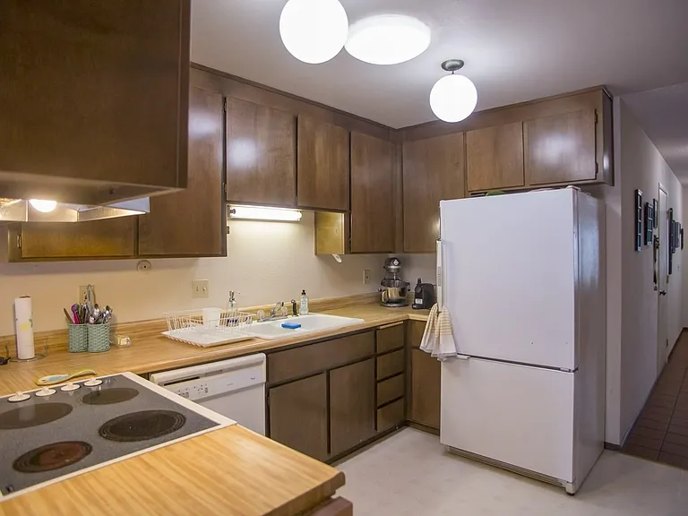 18614 Gillman Dr — Photo 2