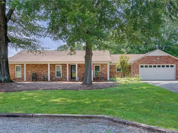 1105 La Plata Dr, Kernersville, NC 27284