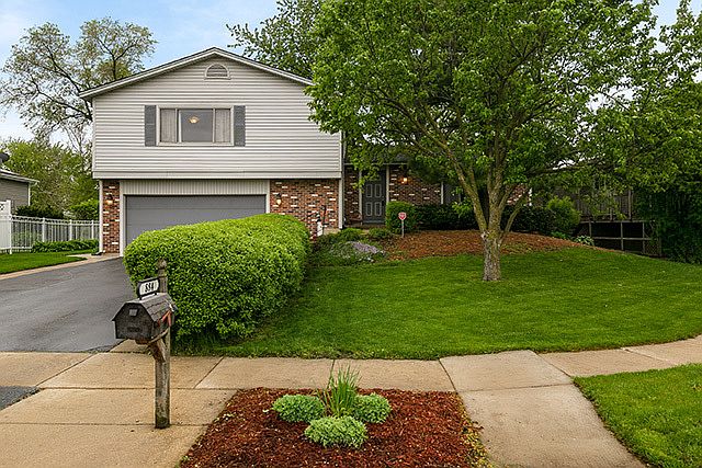 1st image of 884 Shorewood Ct