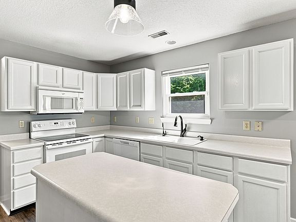 5th image of 531 Danver Ln