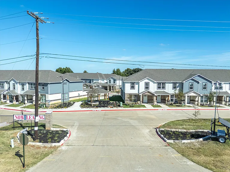 6215 Roby Dr — Photo 35