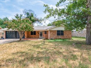 1204 Trailwood Dr, Hurst, TX 76053