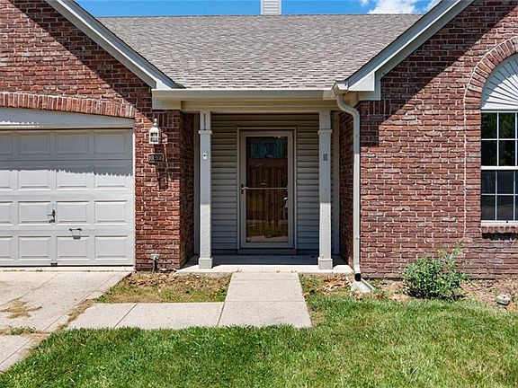 4th image of 10266 Carmine Dr