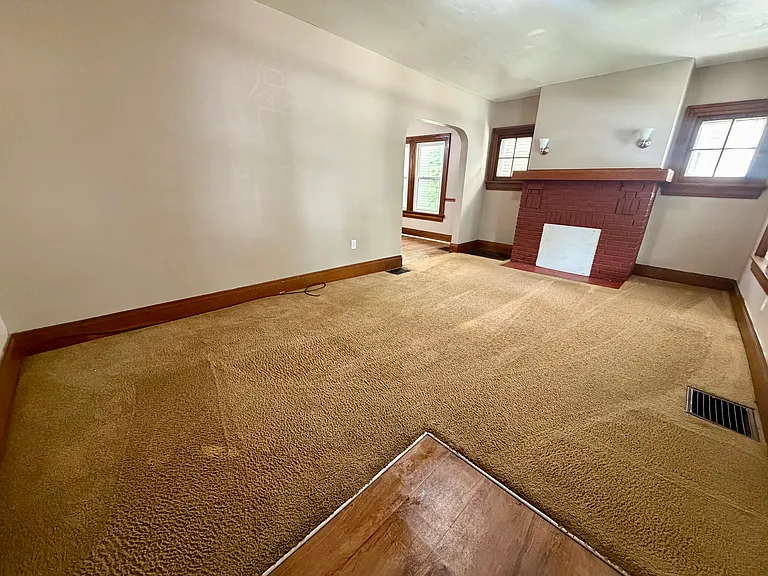 53 Forest Glen Ave — Photo 2