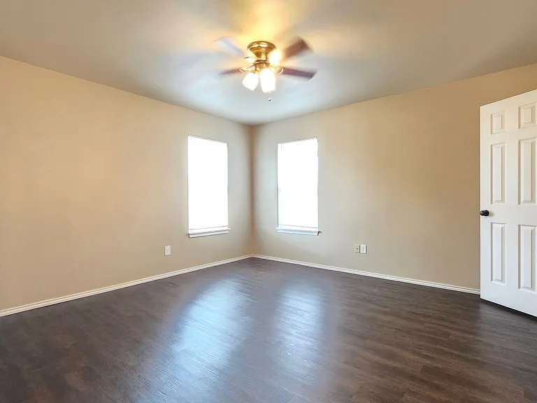 503 E Rice St — Photo 14