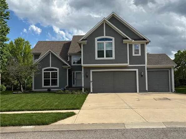 10137 Theden Cir, Lenexa, KS 66220