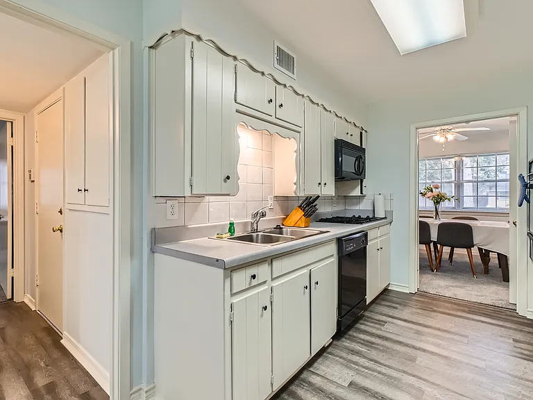 108 W Lilly Ln — Photo 24