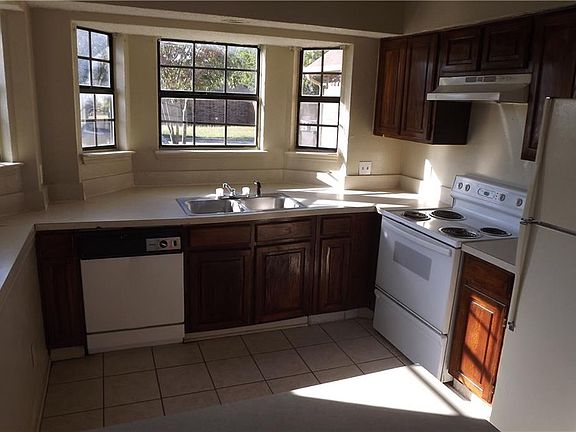 2nd image of 507 Red Coat Ln