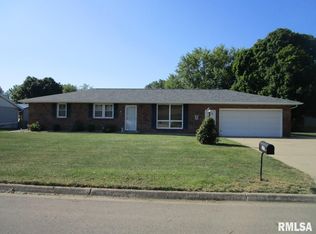 220 Lincoln Rd, Canton, IL 61520