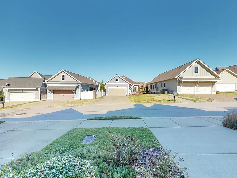 2093 Newark Ln — Photo 35
