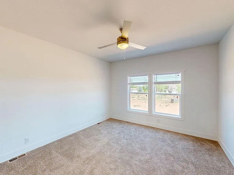 2070 Starbuck Ln — Photo 16