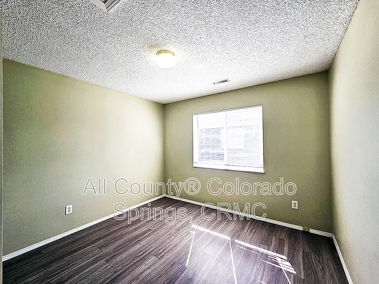 1010 Mazatlan Cir #B — Photo 7