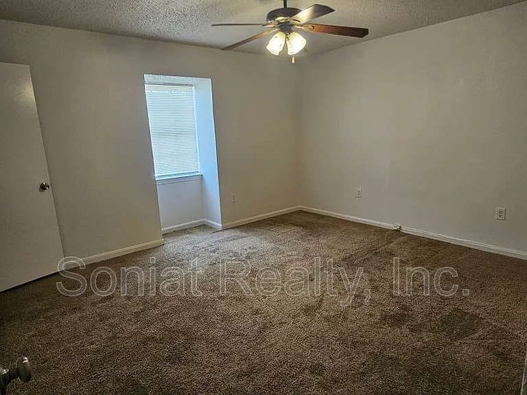 2131 Carondelet St #3 — Photo 11