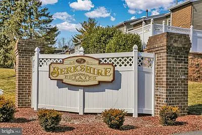 2914 State Hill Rd — Photo 2