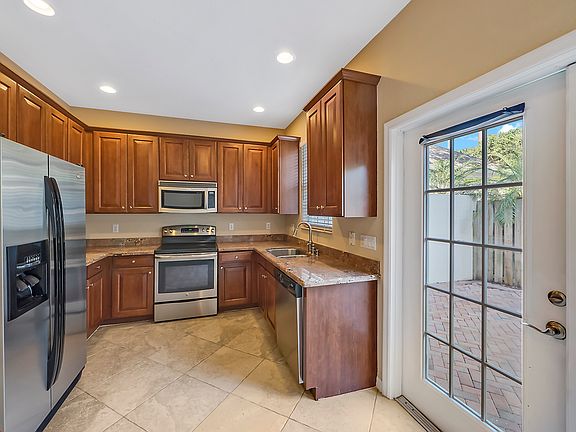 4th image of 179 E Bay Cedar Cir