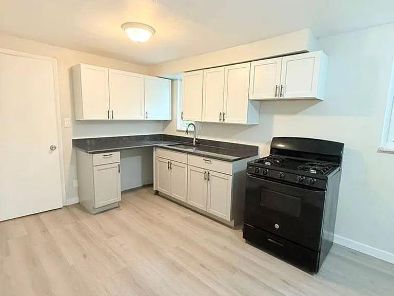 472-474 Guylyn Dr — Photo 9