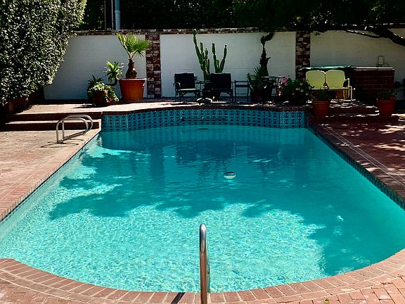 Exquisite pool, perfect for laps or just a good float!