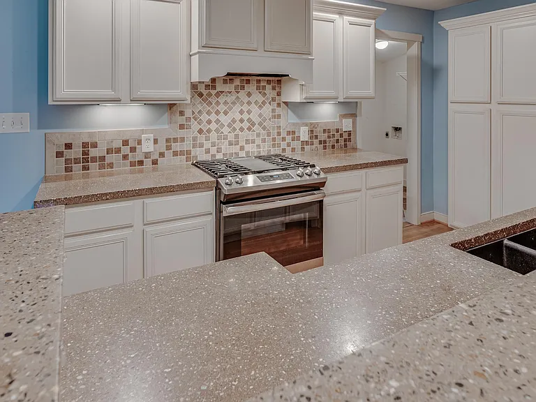 121 Winston Dr — Photo 8