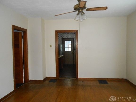 4th image of 25 W Dayton St