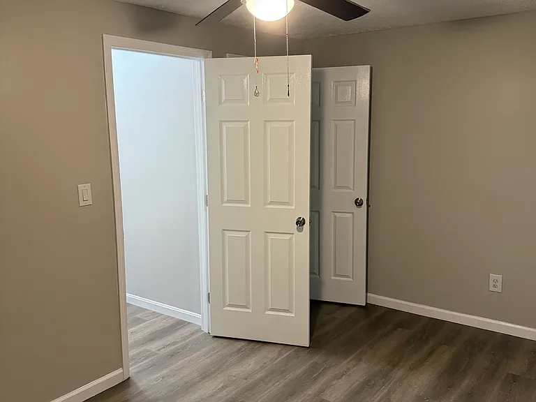 412 Woodcreek Dr #7 — Photo 7