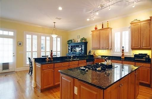 5th image of 913 Harbour Bay Dr