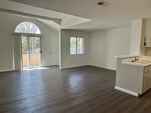 1377 Oakdale Ave Photo 1
