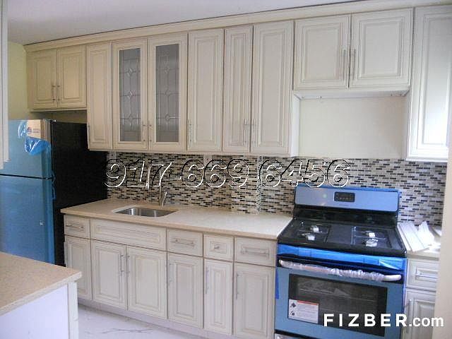 1st image of 927 E 218th St