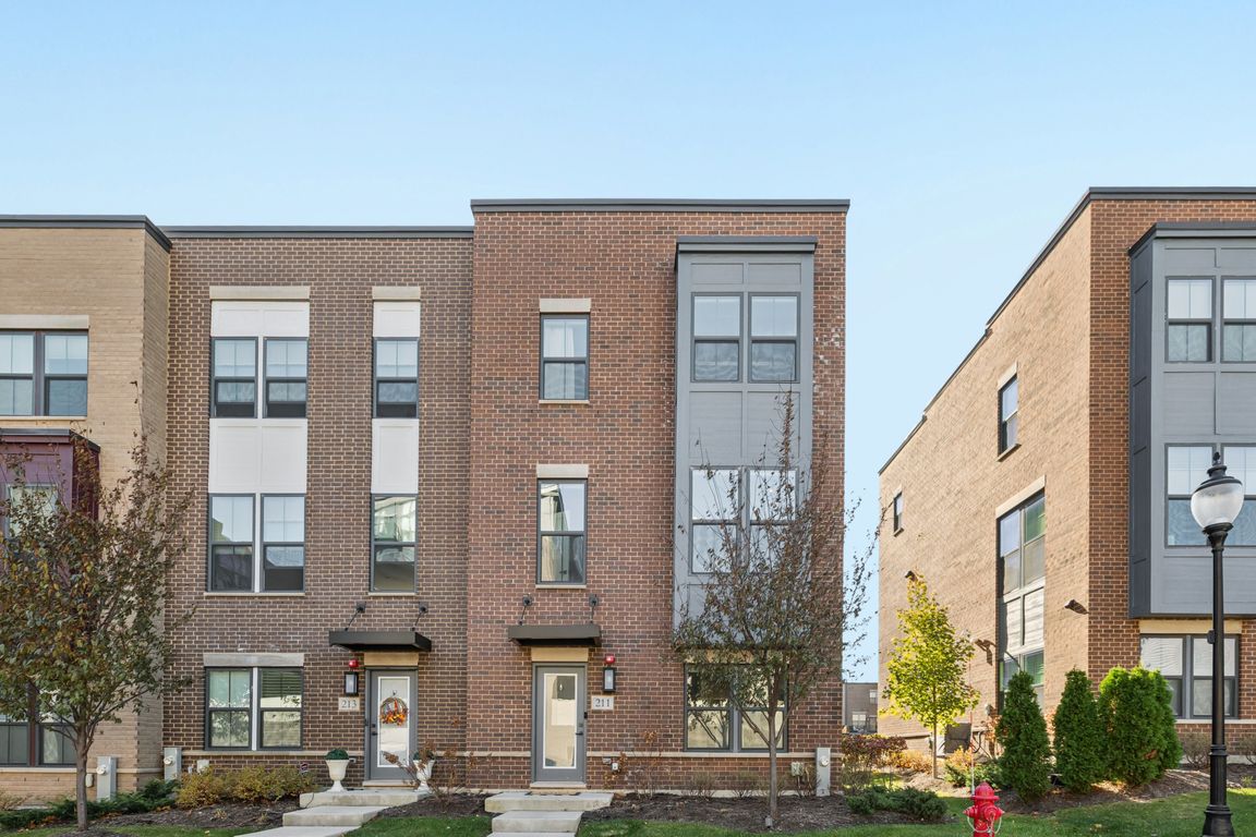 Dawson Dr-S1511-001.jpg