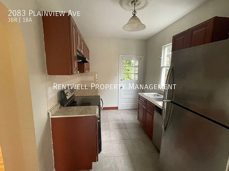 2083 Plainview Ave — Photo 4