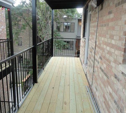 4th image of 851 W Cornelia Ave #13L