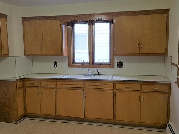 4th image of 70 E Grove St