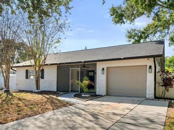 7490 Locust St NE, Saint Petersburg, FL 33702