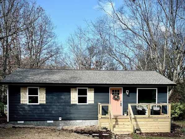 2205 Hollywood Ln, Signal Mountain, TN 37377