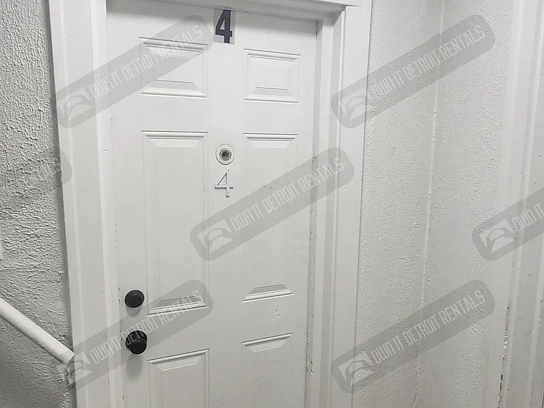 9839 Woodside St #4 — Photo 7