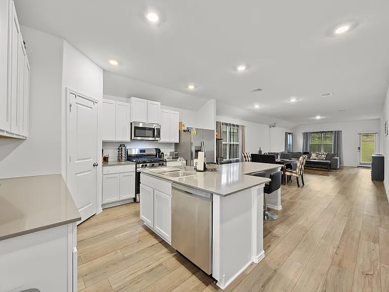 2321 Four Waters Loop — Photo 3