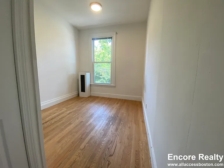 48 Newton St #2 — Photo 33
