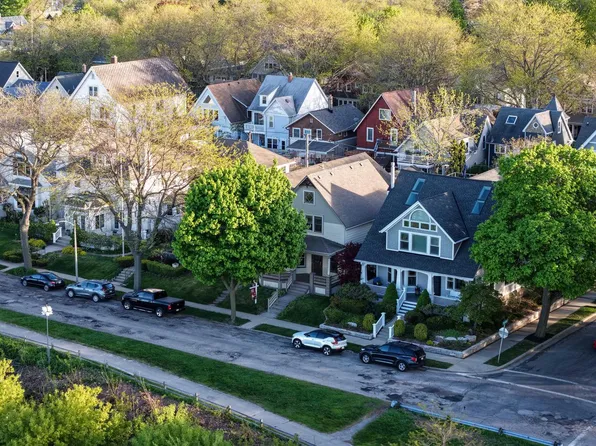 2961 S Shore DRIVE, Milwaukee, WI 53207