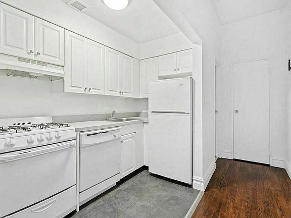 3rd image of 154 W 70th St APT 4S