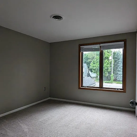 302 E Ann Arbor Trl — Photo 2